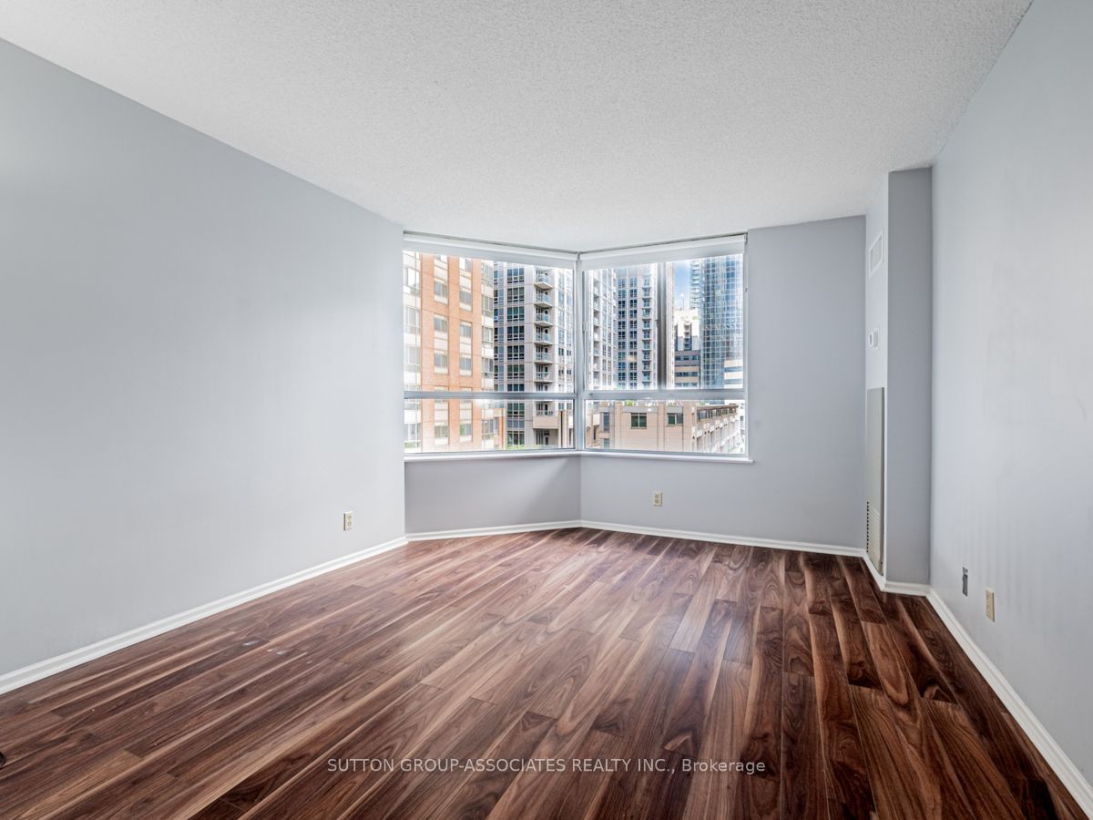 44 Gerrard St W, unit 604 for sale