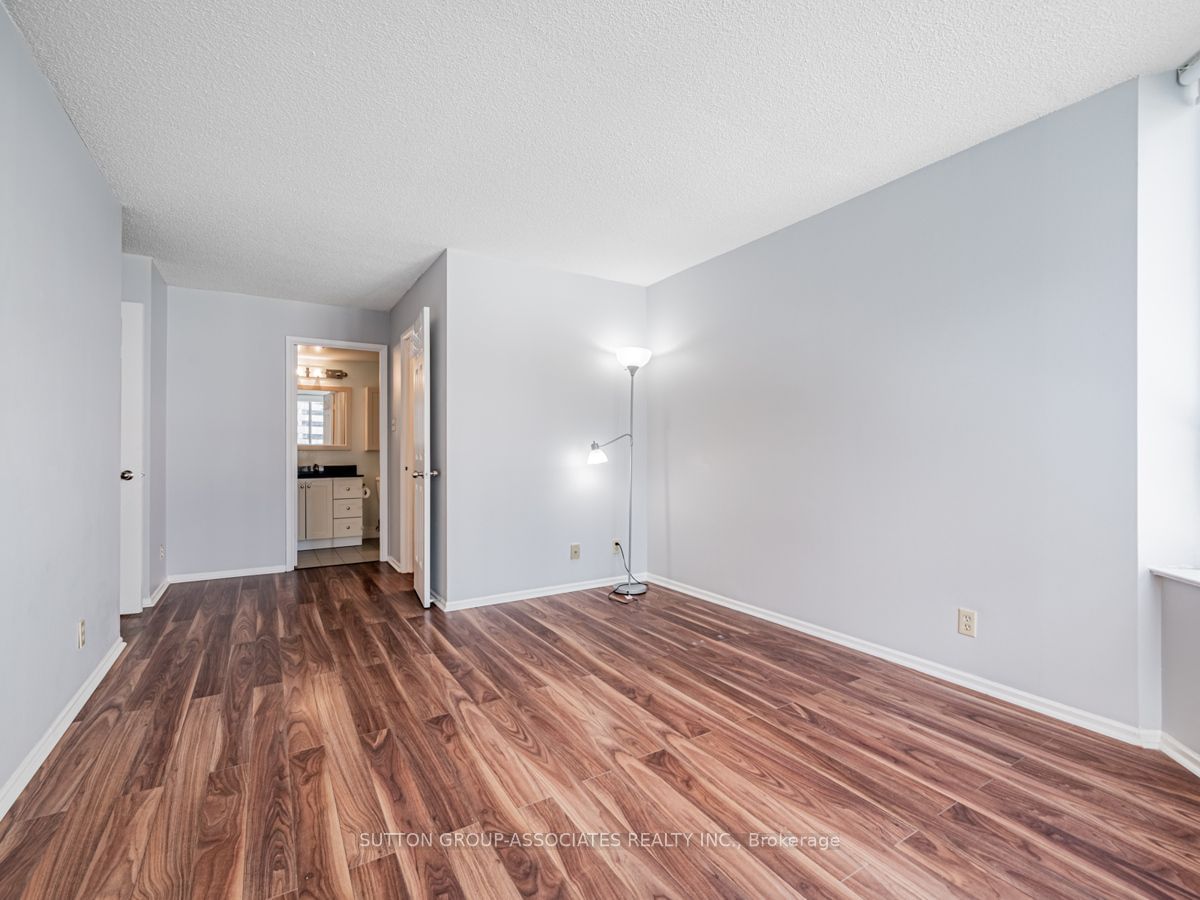 44 Gerrard St W, unit 604 for sale