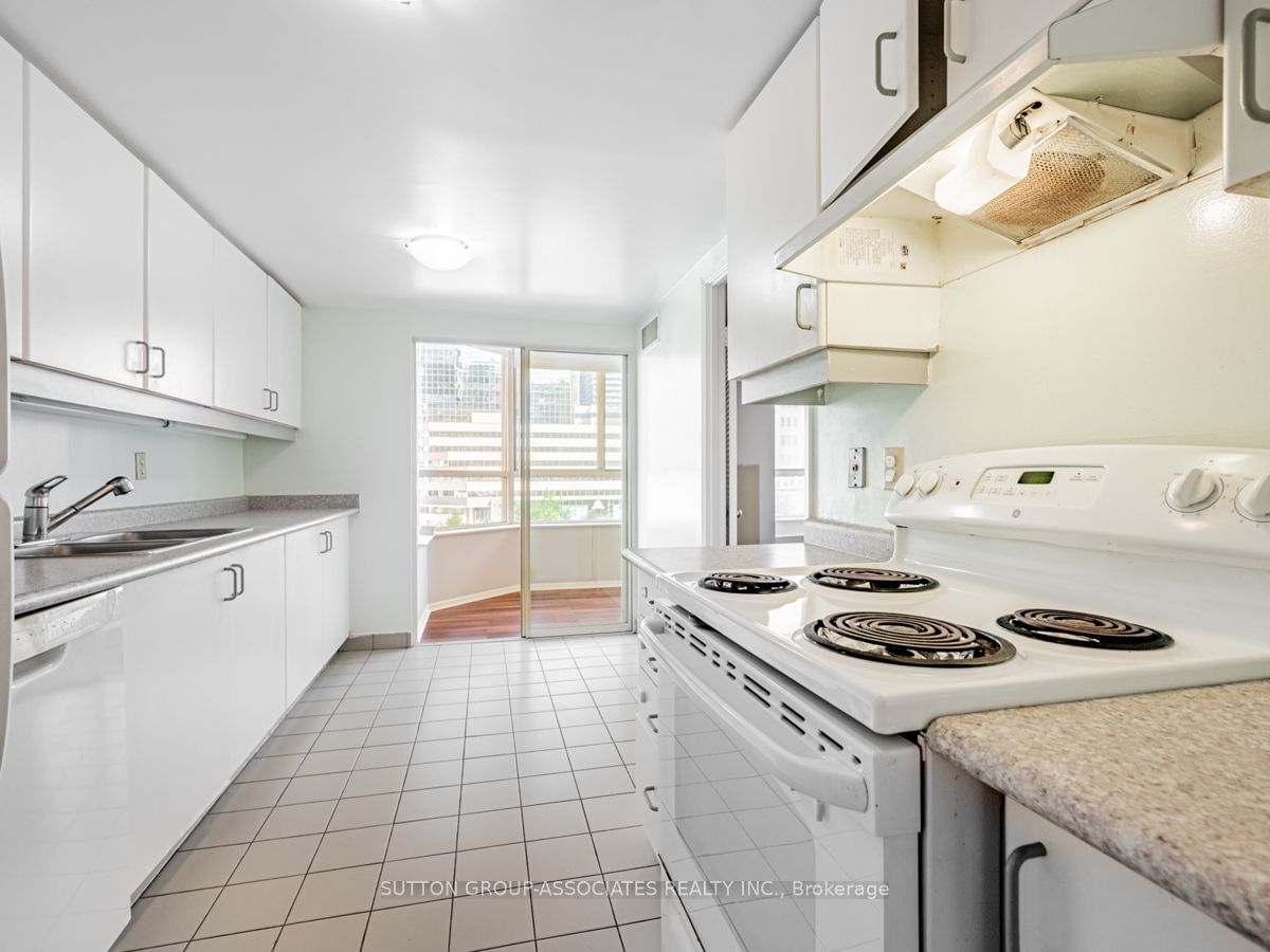 44 Gerrard St W, unit 604 for sale - image #4