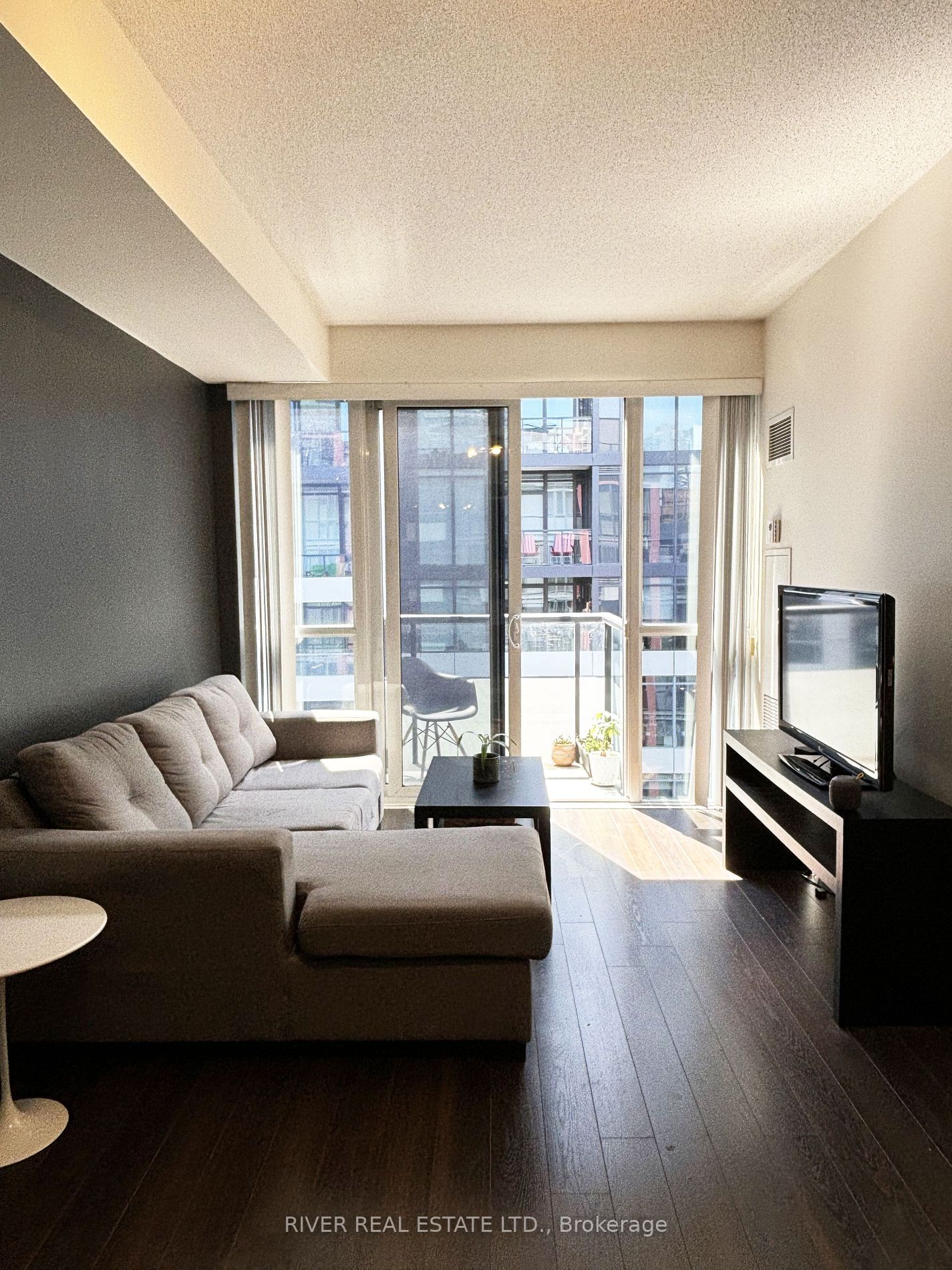 560 Front St W, unit 908 for sale