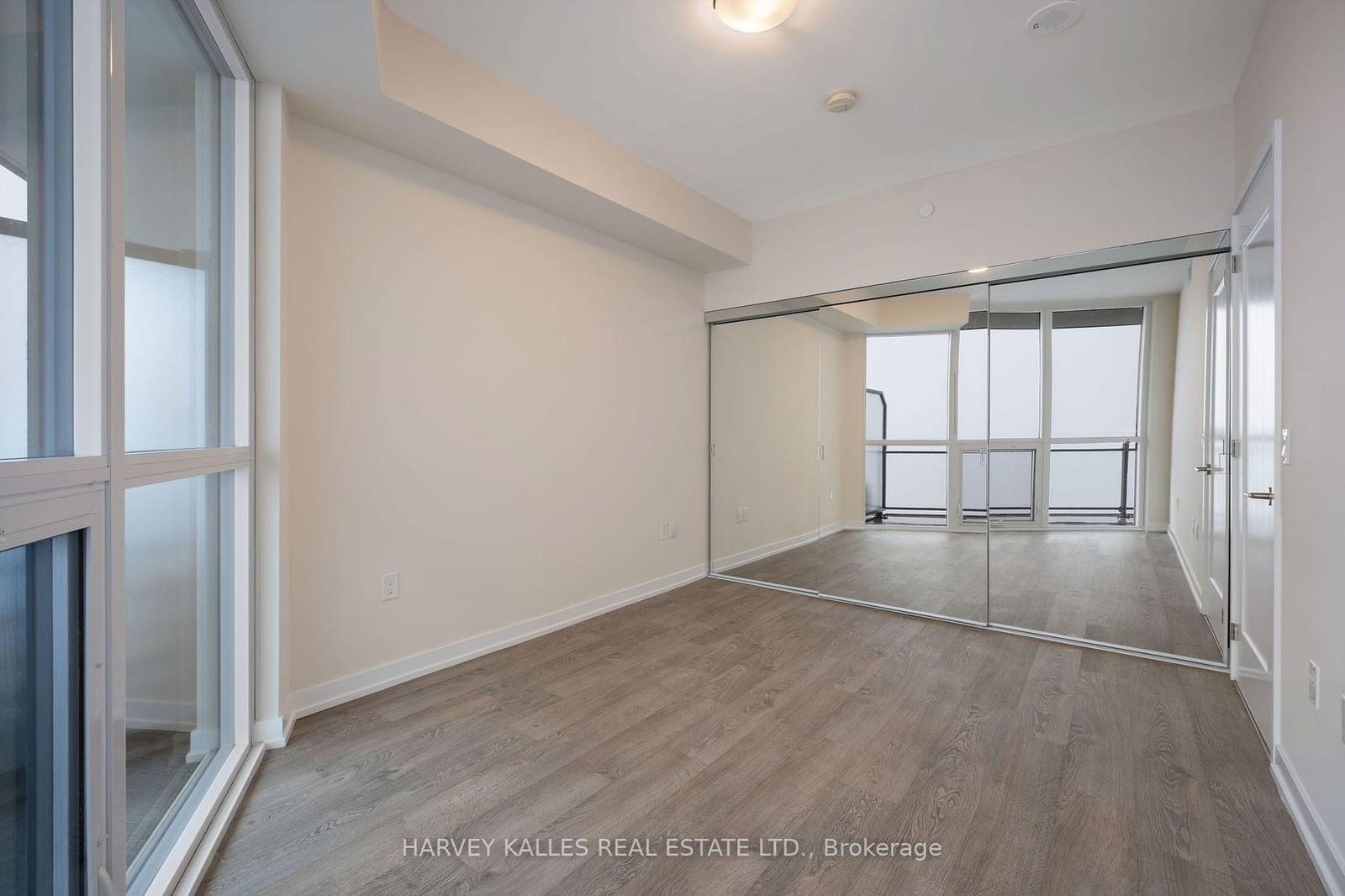 99 John St, unit 4504 for sale - image #5