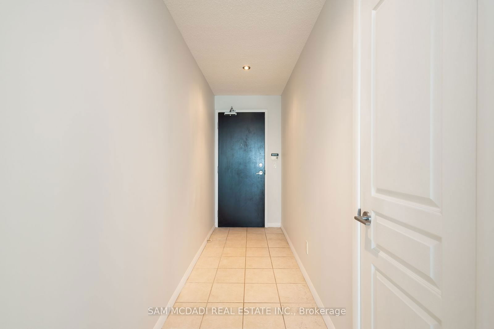 18 Yonge St, unit 3209 for rent - image #3