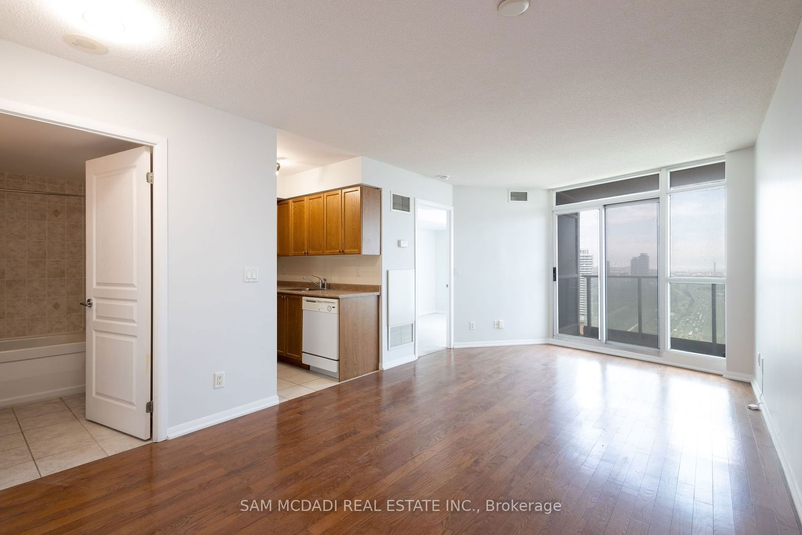 18 Yonge St, unit 3209 for rent - image #4