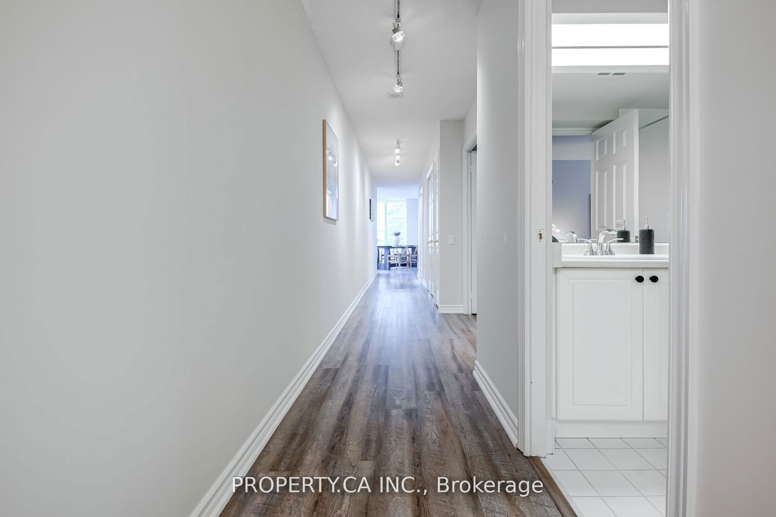 71 Simcoe St, unit 904 for sale - image #4