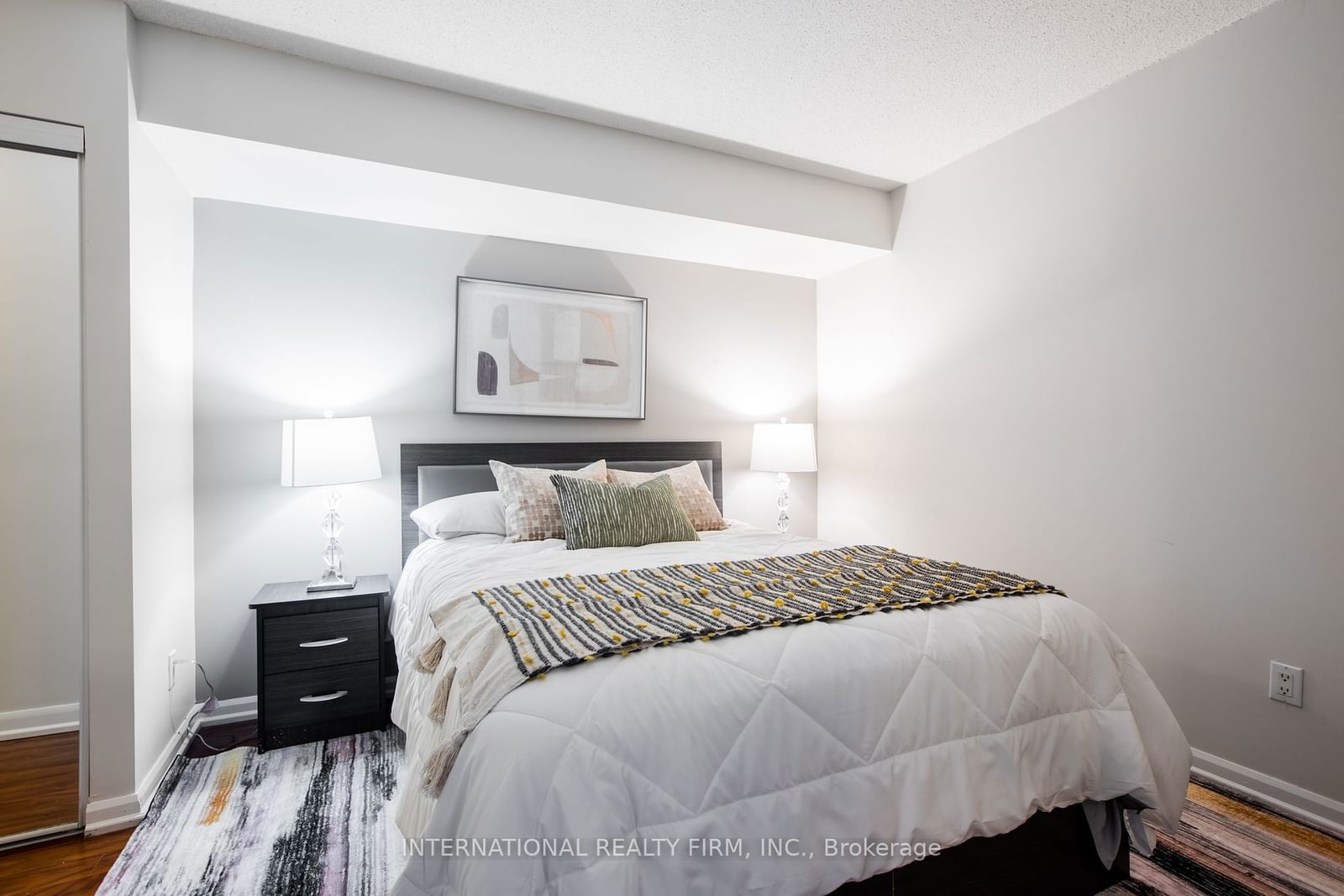 210 Victoria St, unit 3303 for rent