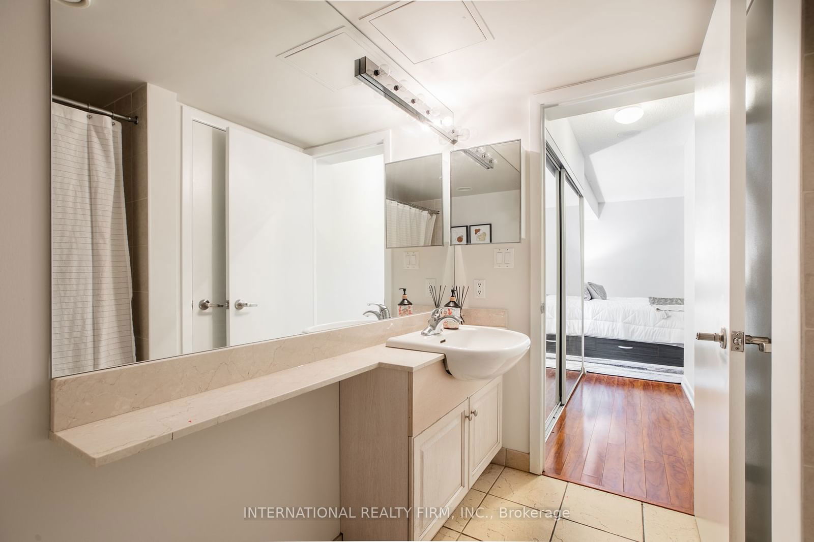 210 Victoria St, unit 3303 for rent