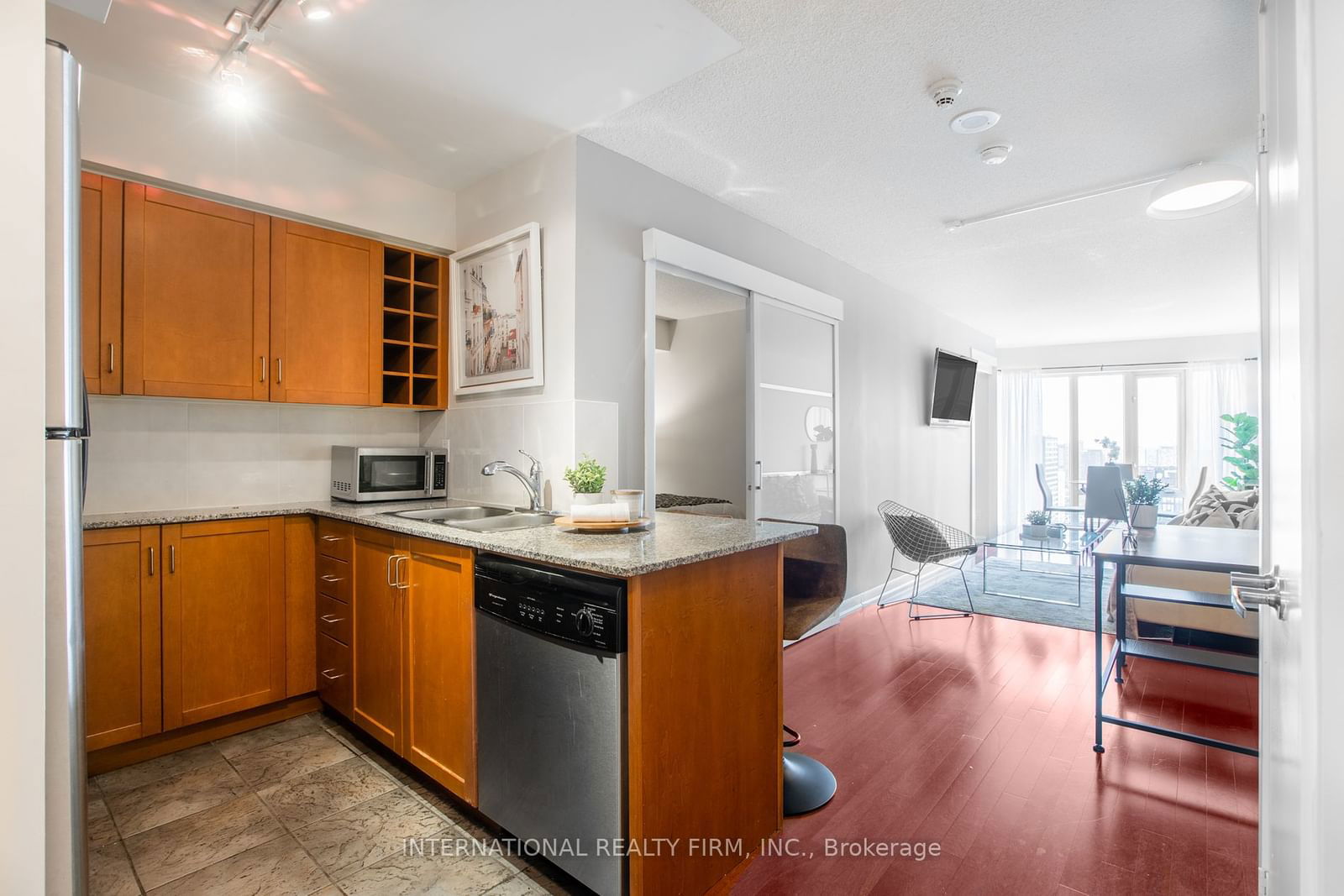 210 Victoria St, unit 3303 for rent - image #4