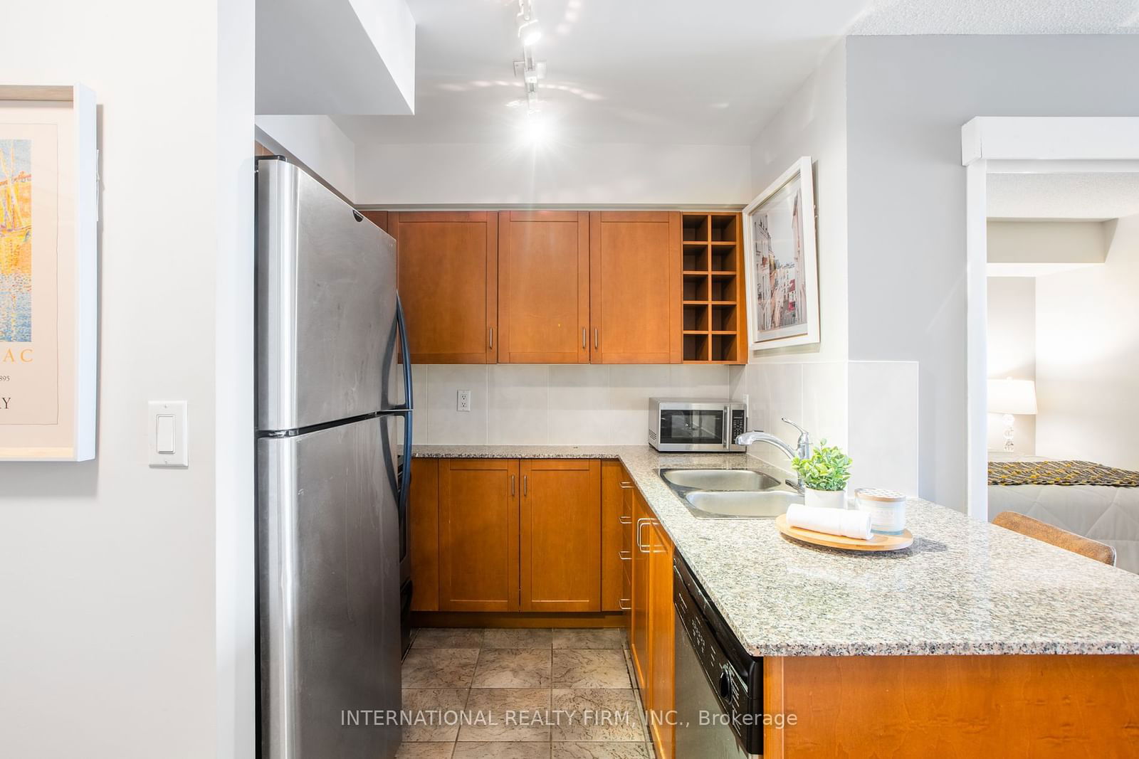 210 Victoria St, unit 3303 for rent - image #5