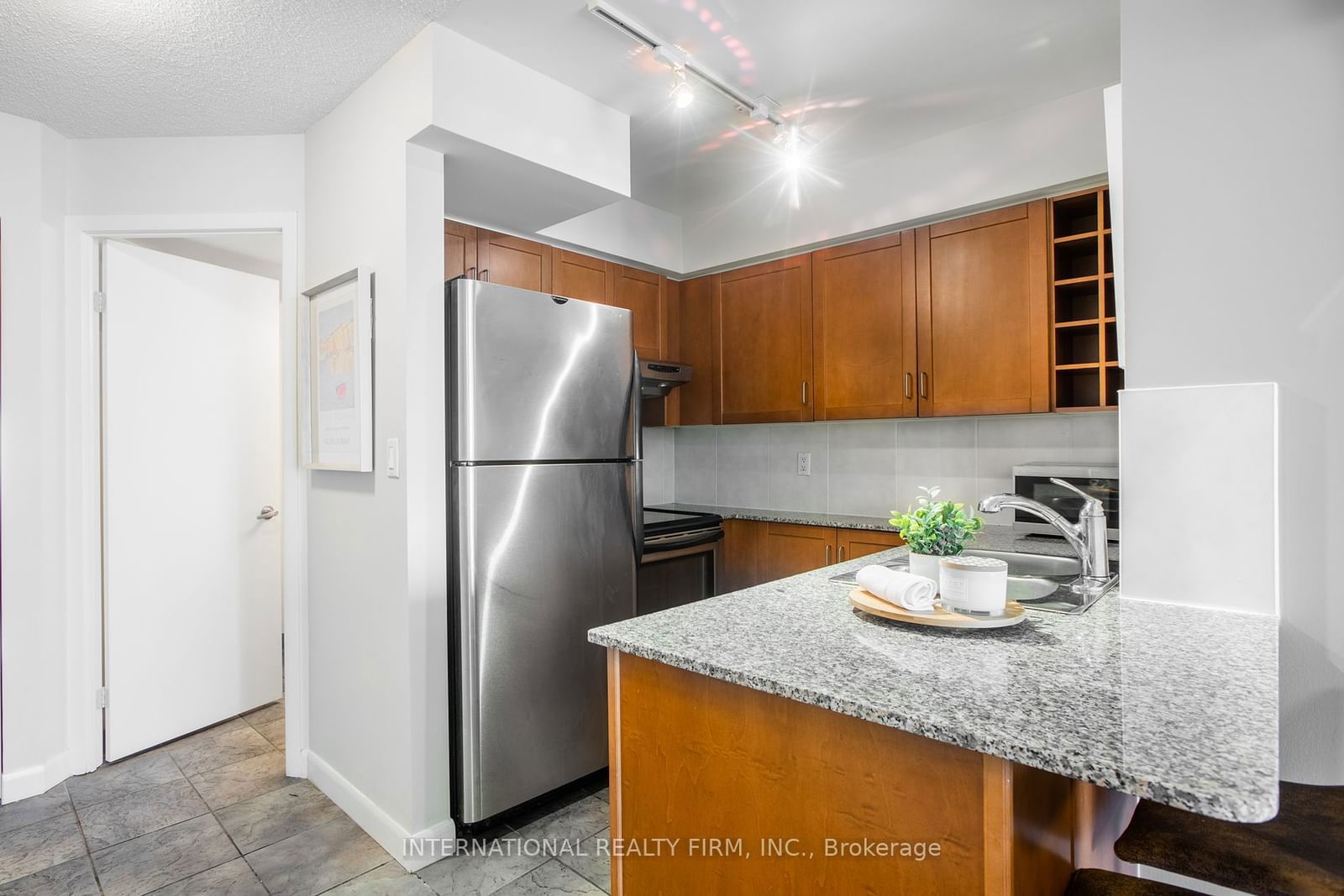 210 Victoria St, unit 3303 for rent - image #8