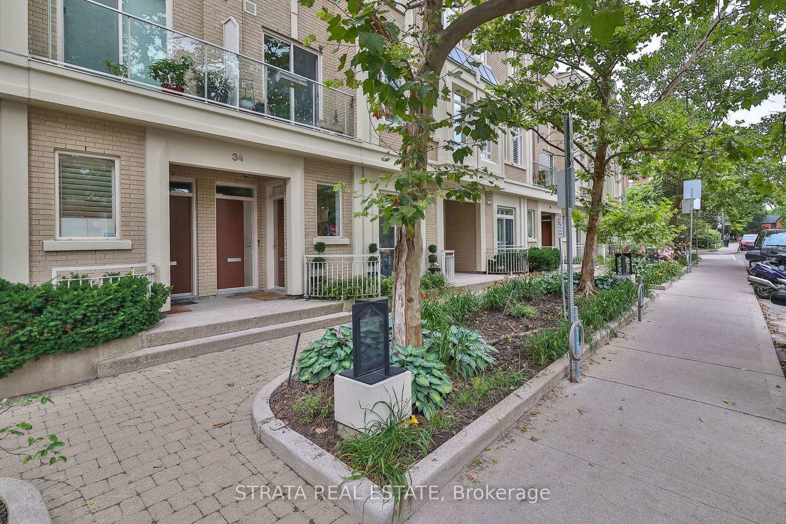 34 McMurrich St, unit D for sale