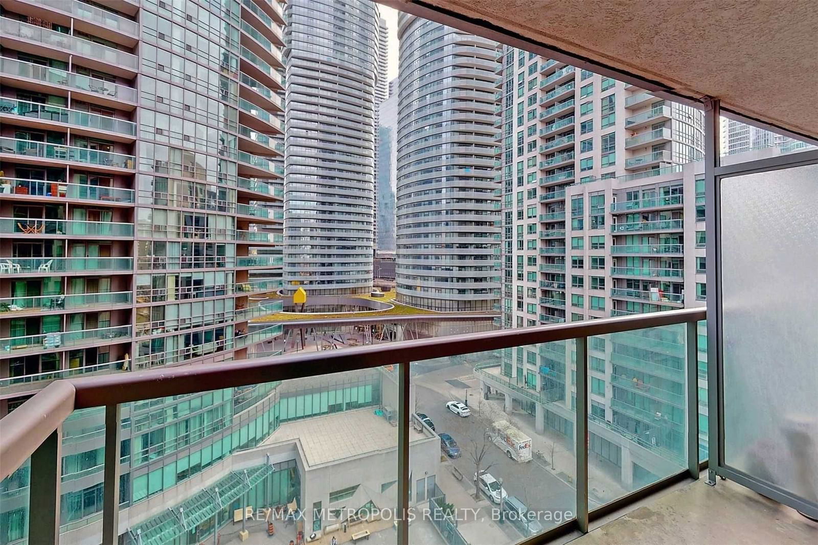 51 Lower Simcoe St, unit 1005 for rent