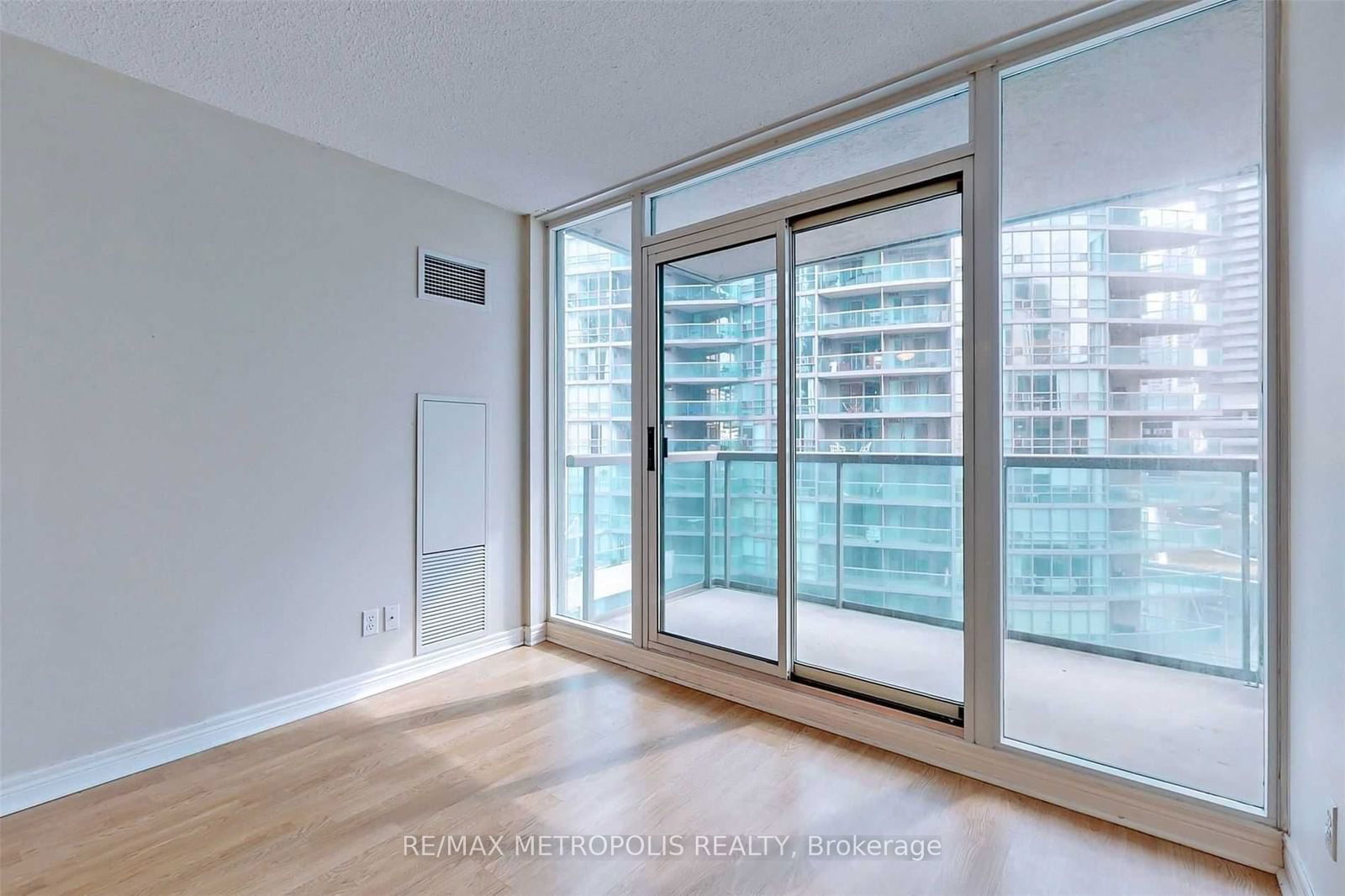 51 Lower Simcoe St, unit 1005 for rent