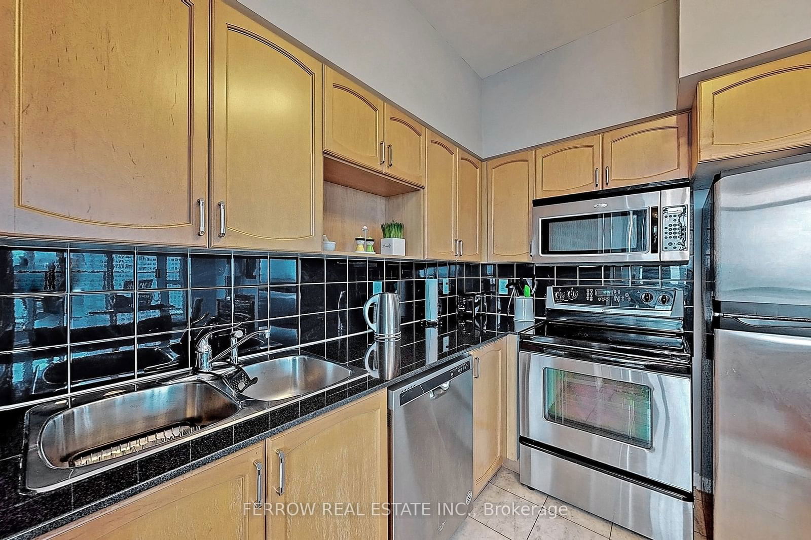 18 Yonge St, unit 3804 for rent - image #6