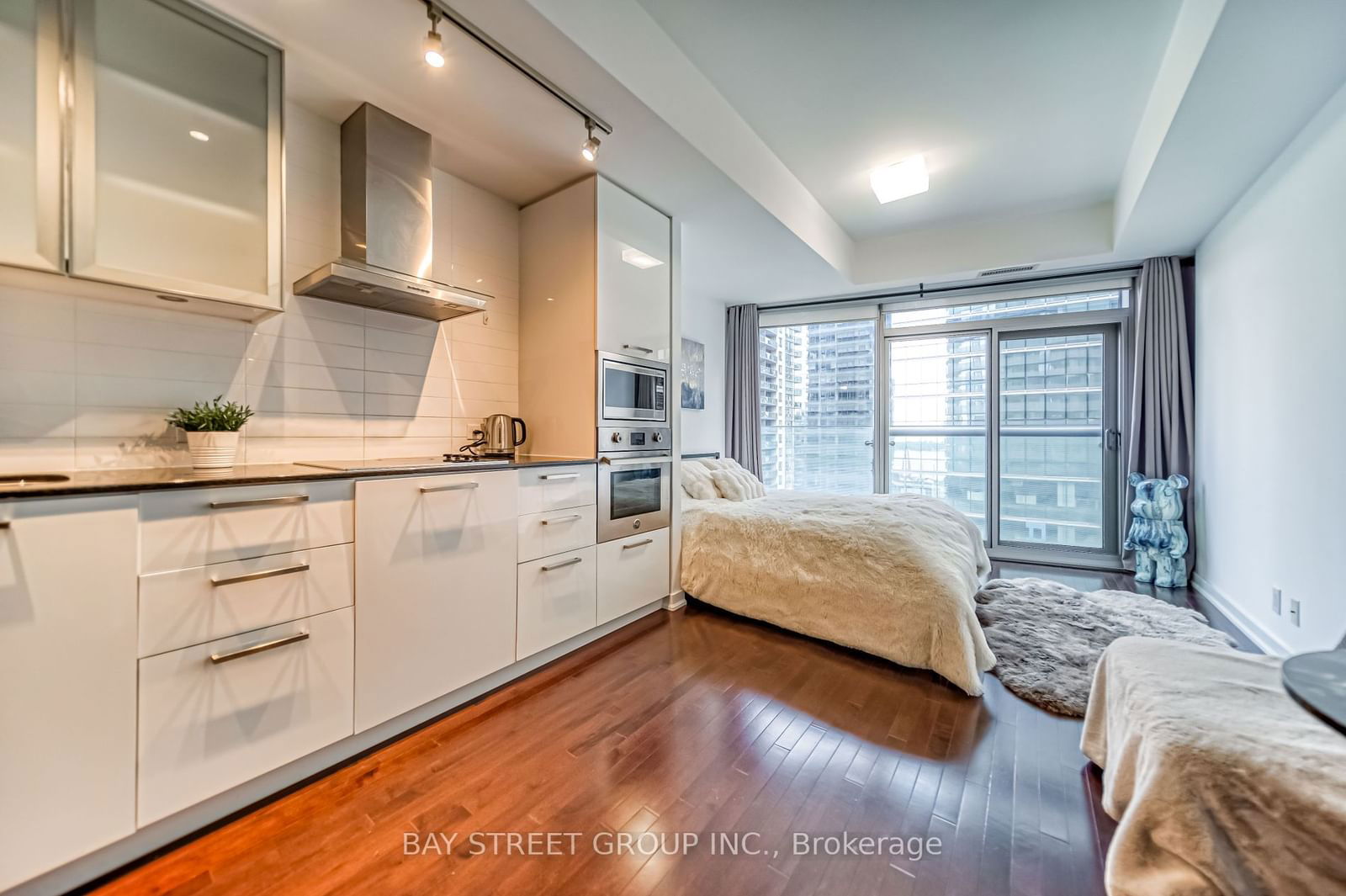 12 York St, unit 1308 for sale - image #22