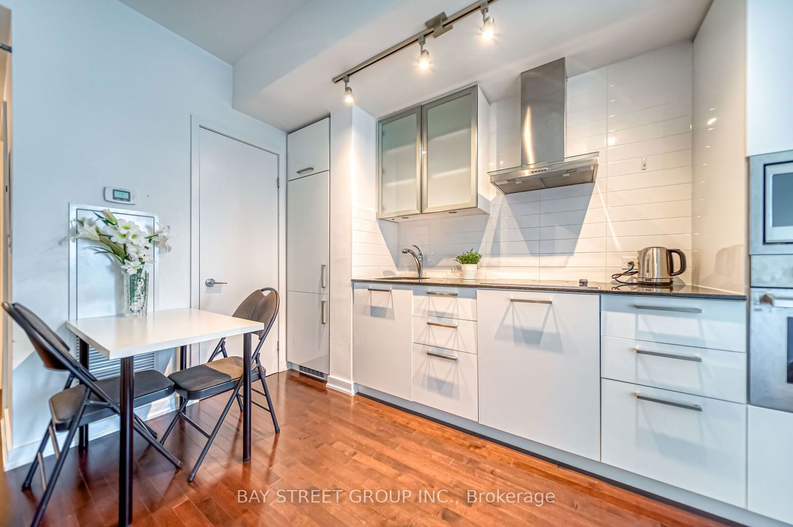 12 York St, unit 1308 for sale - image #7