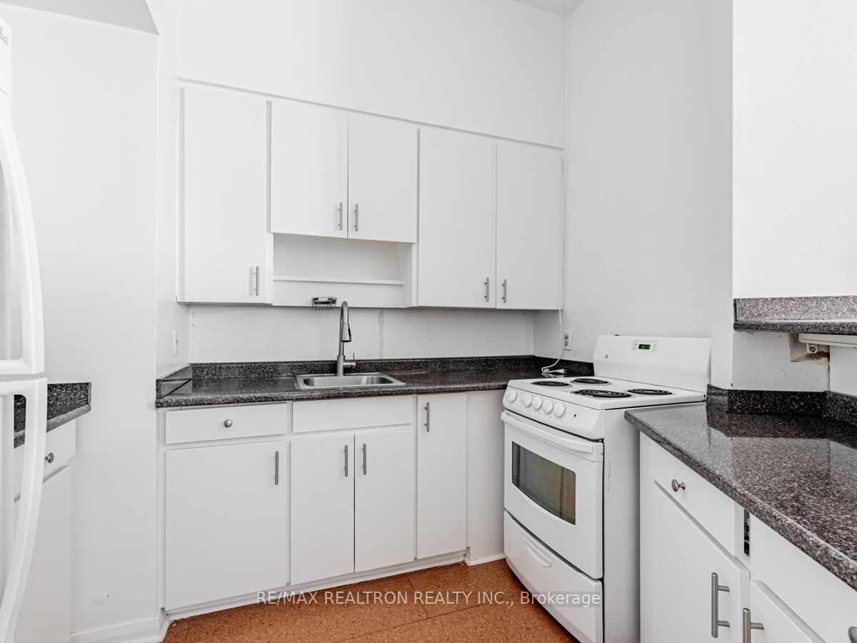 6 Clarence Sq, unit 2nd-floorr for rent - image #10