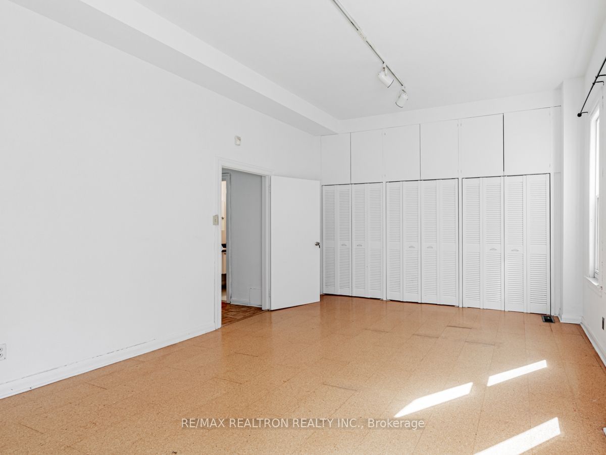 6 Clarence Sq, unit 2nd-floorr for rent - image #14