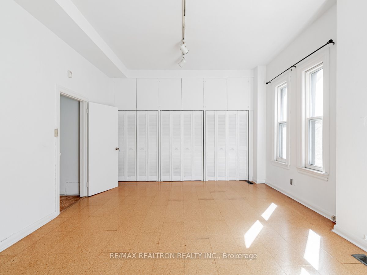 6 Clarence Sq, unit 2nd-floorr for rent - image #16