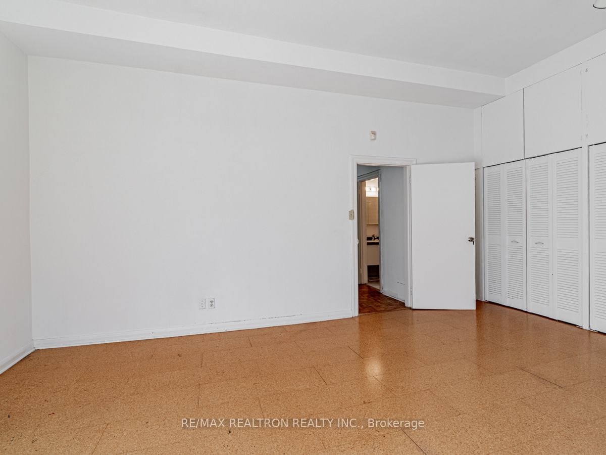 6 Clarence Sq, unit 2nd-floorr for rent - image #18