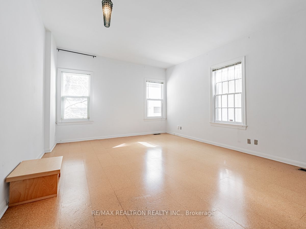 6 Clarence Sq, unit 2nd-floorr for rent - image #6