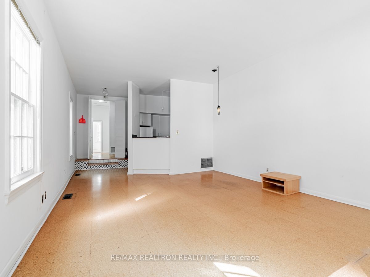 6 Clarence Sq, unit 2nd-floorr for rent - image #8