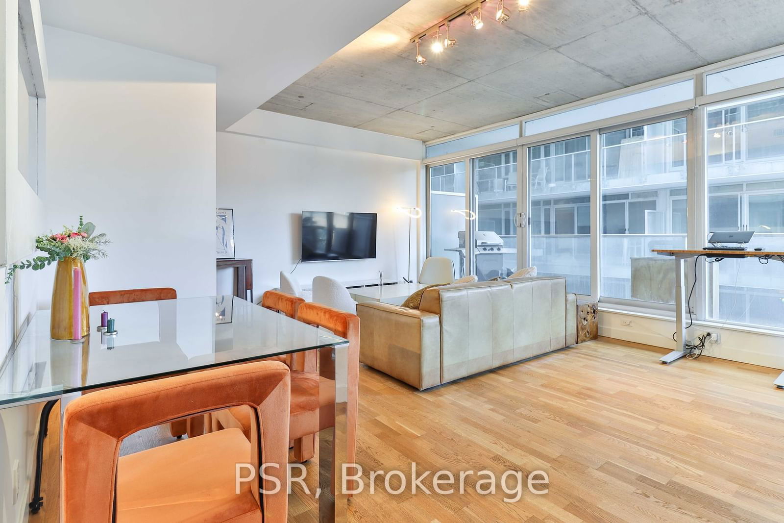 75 Portland St, unit 523 for rent - image #10