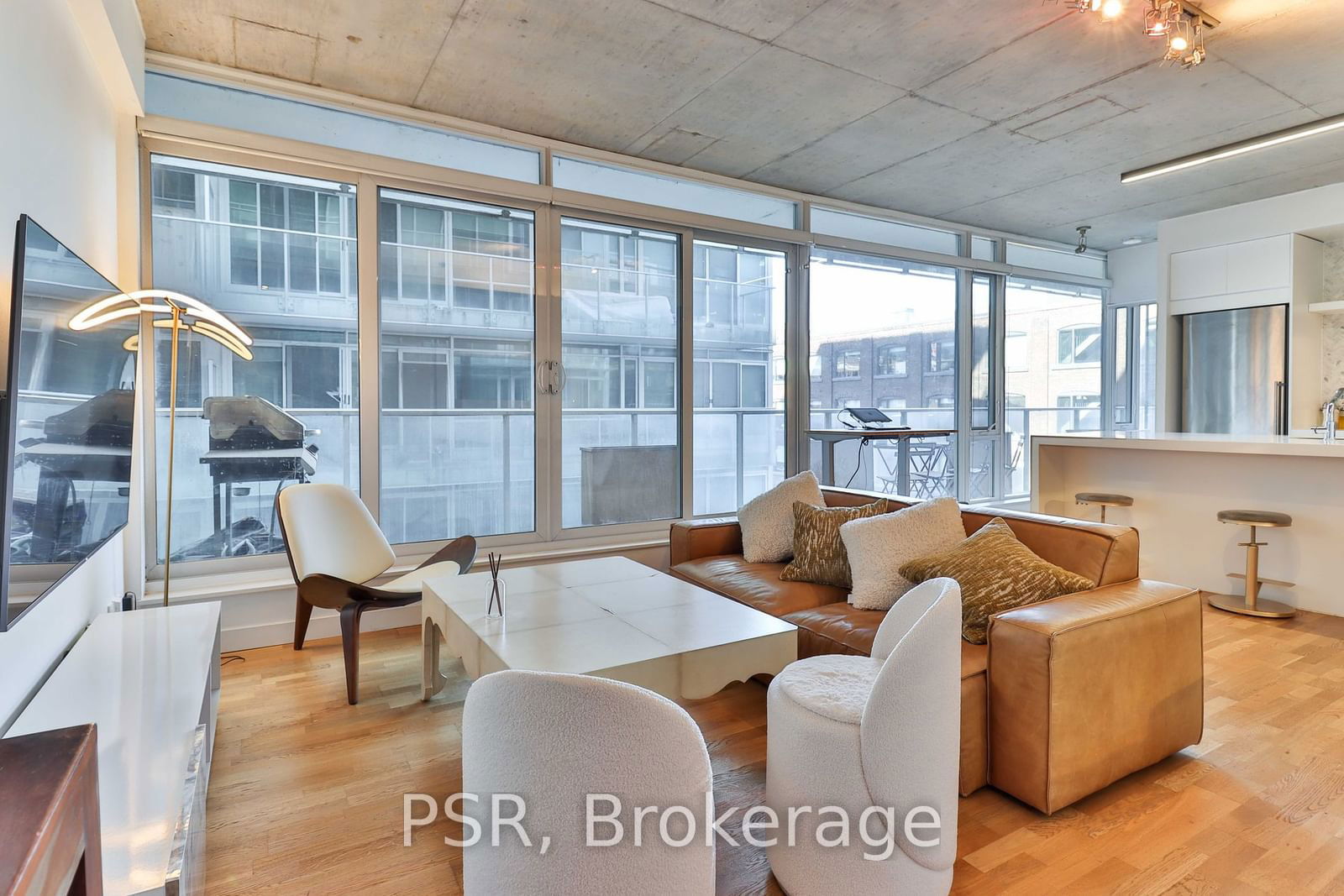 75 Portland St, unit 523 for rent - image #2