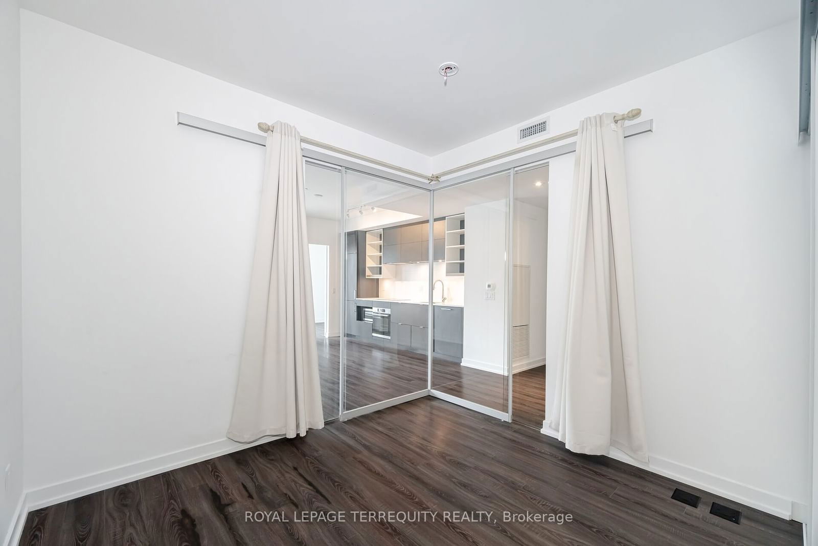 20 Edward St, unit 518 for sale - image #29