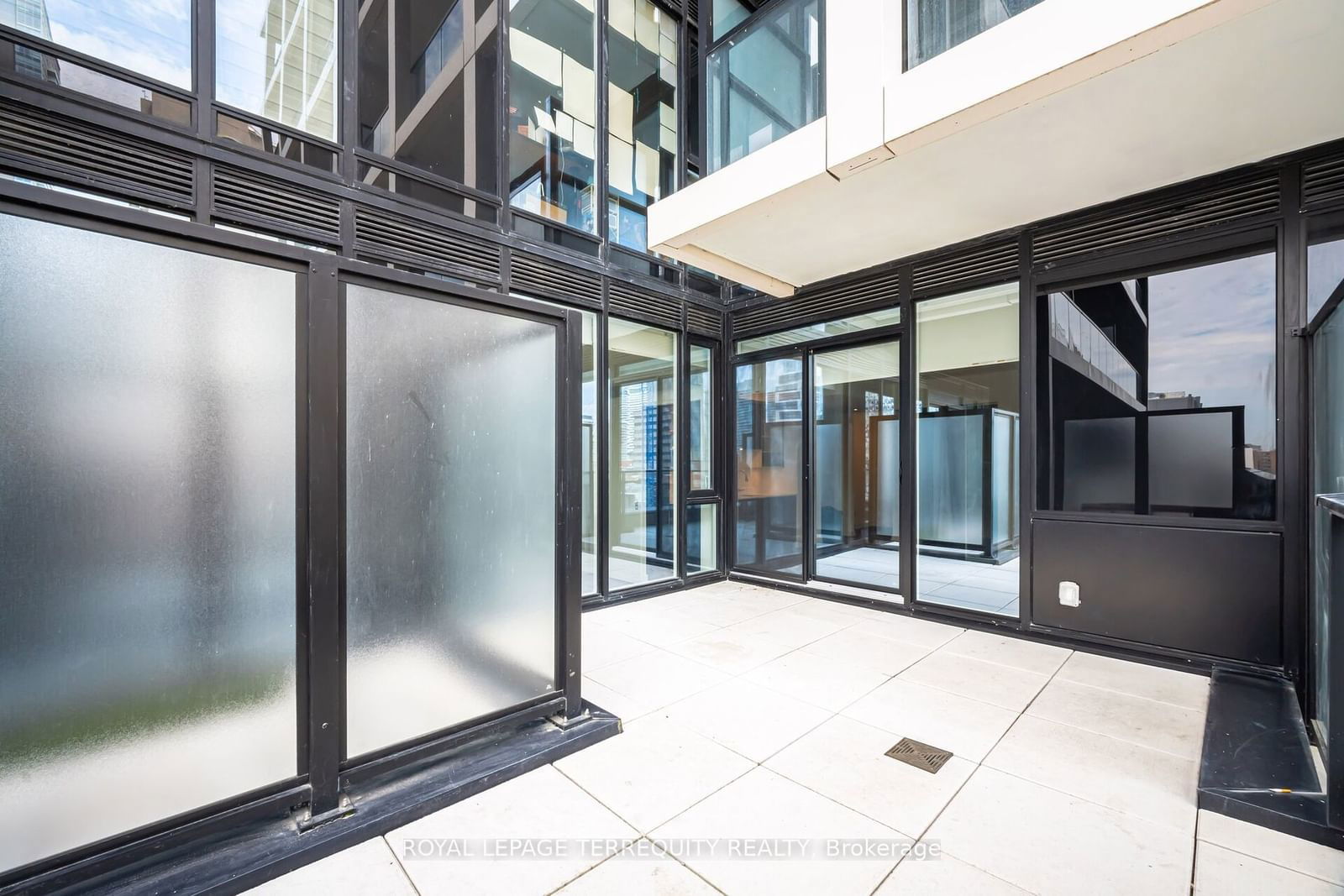 20 Edward St, unit 518 for sale - image #36