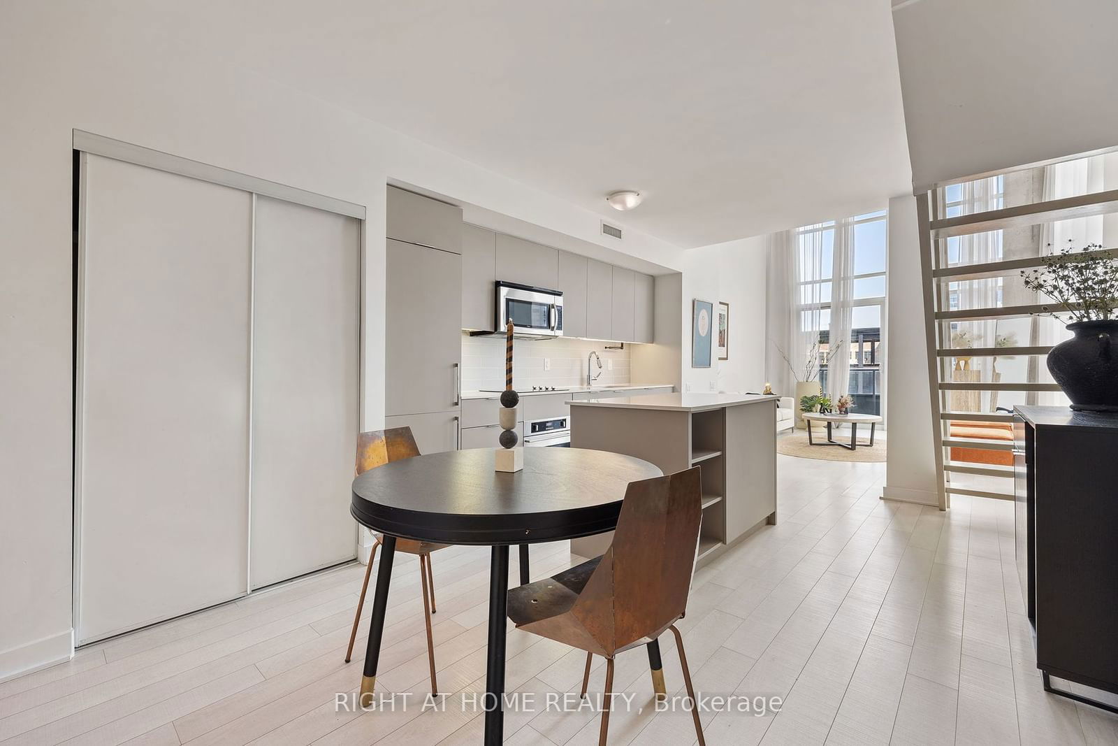 5 Hanna Ave, unit 426 for sale - image #5