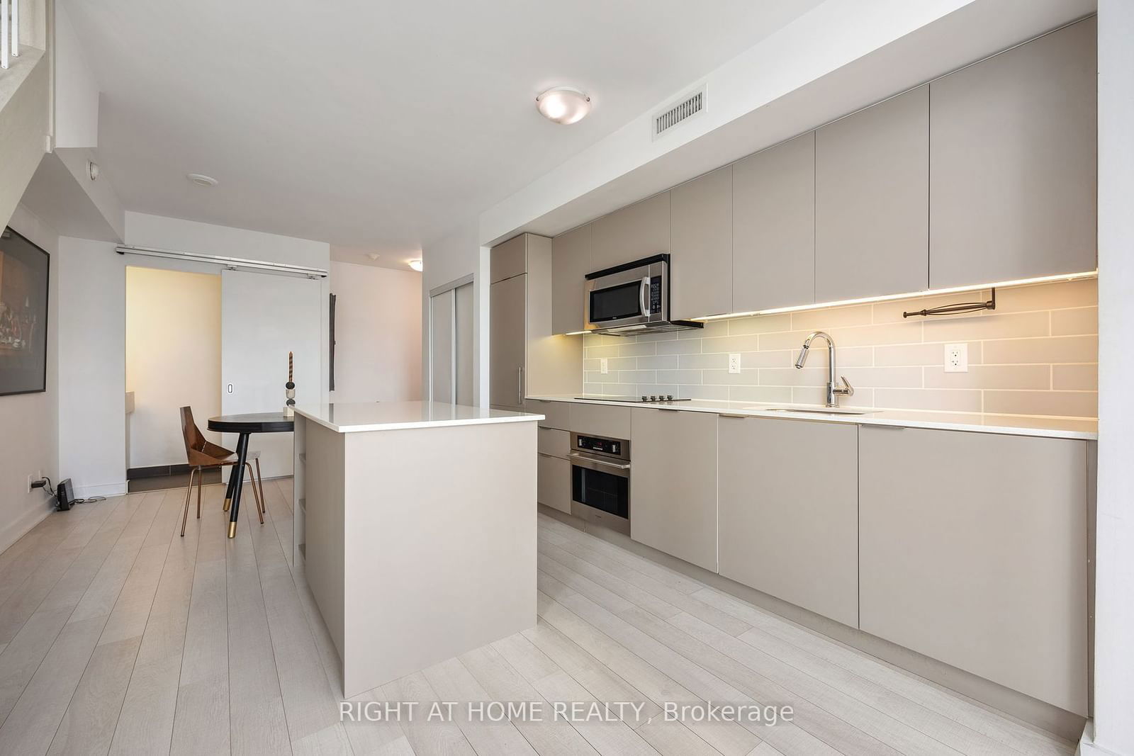 5 Hanna Ave, unit 426 for sale - image #9