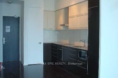 770 Bay St, unit Ph203 for rent