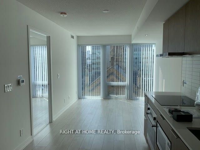 60 Shuter St, unit 907 for rent - image #2