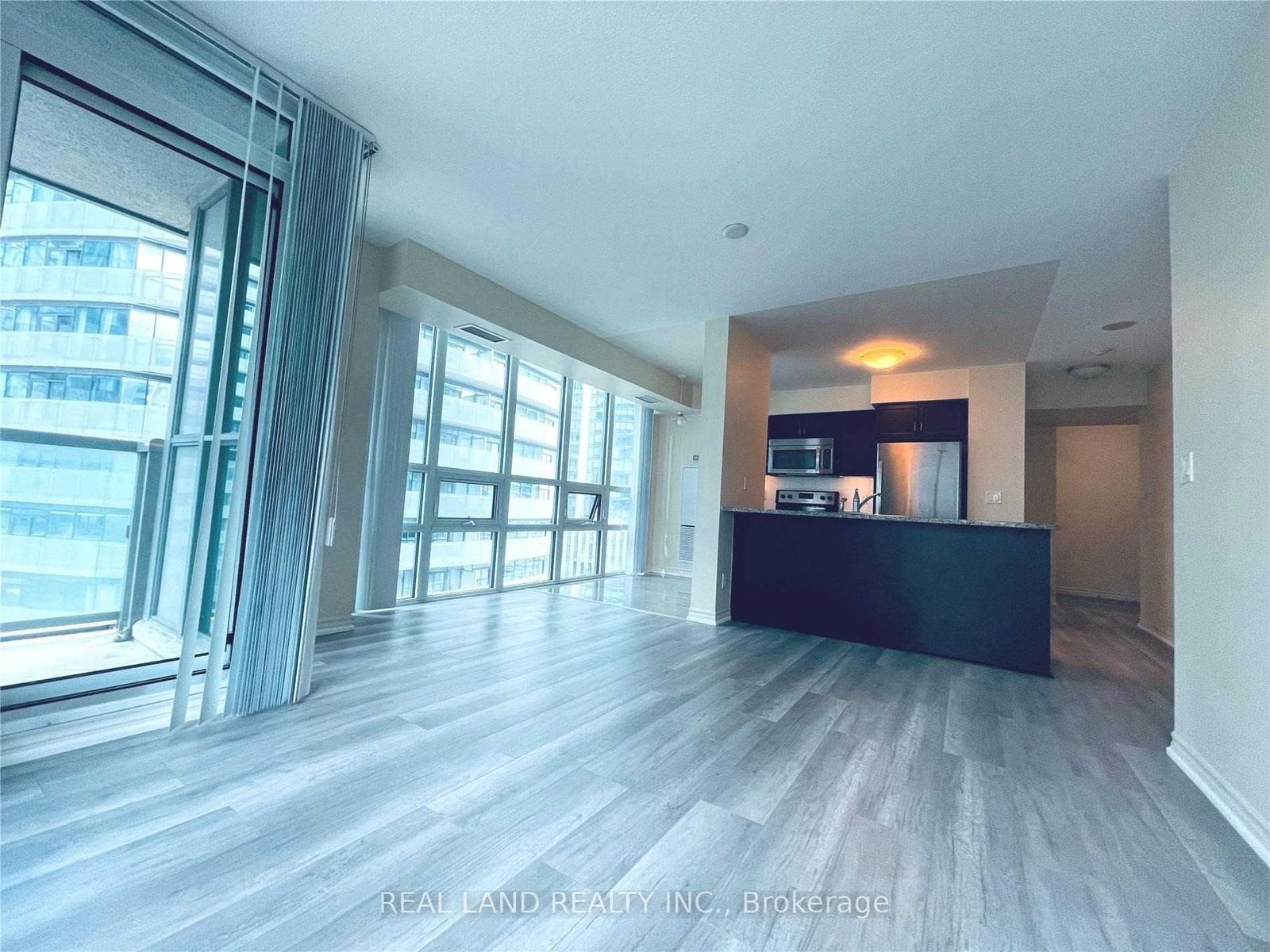 19 Grand Trunk Cres, unit 1006 for rent - image #8