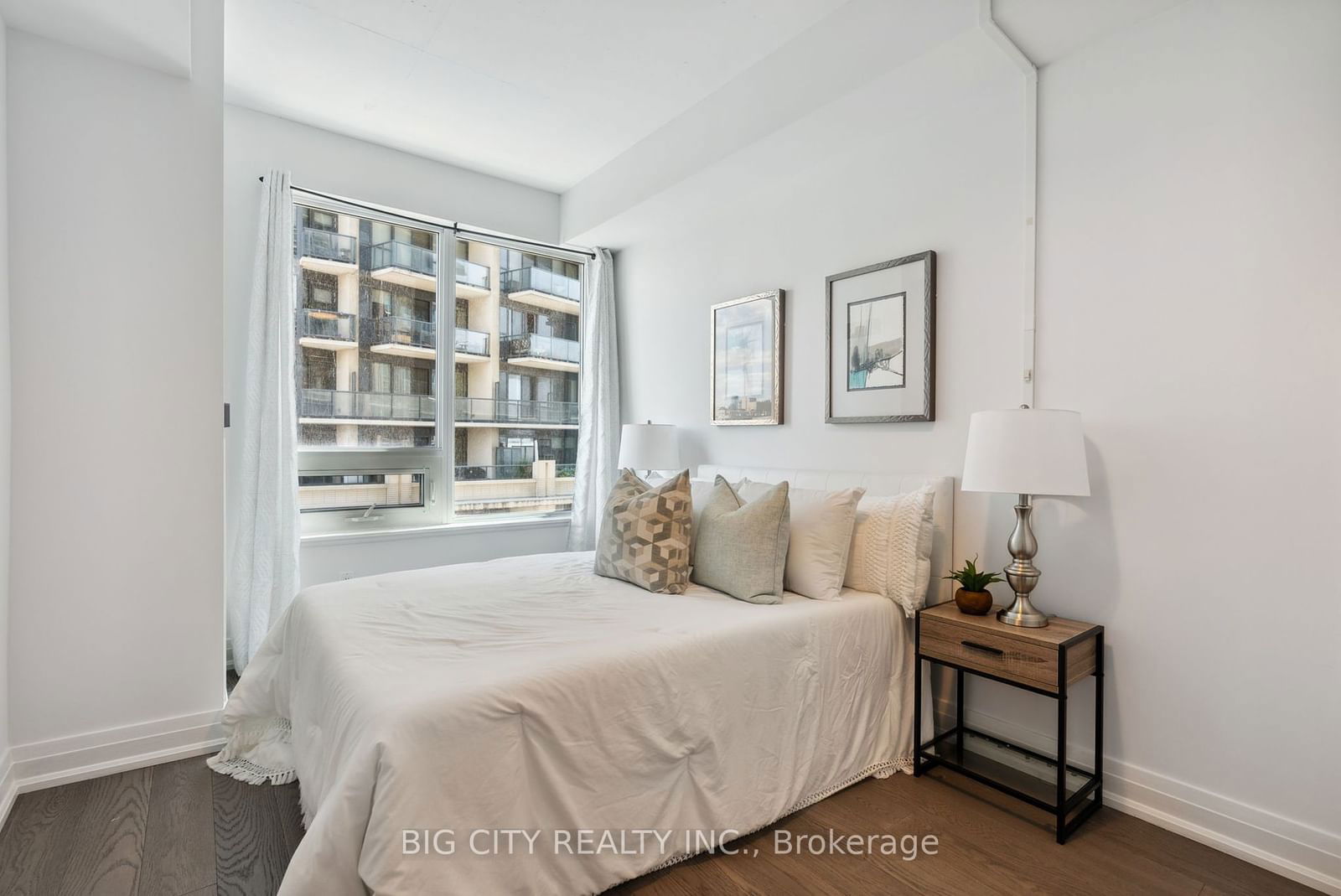 55 East Liberty St, unit 604 for sale - image #21