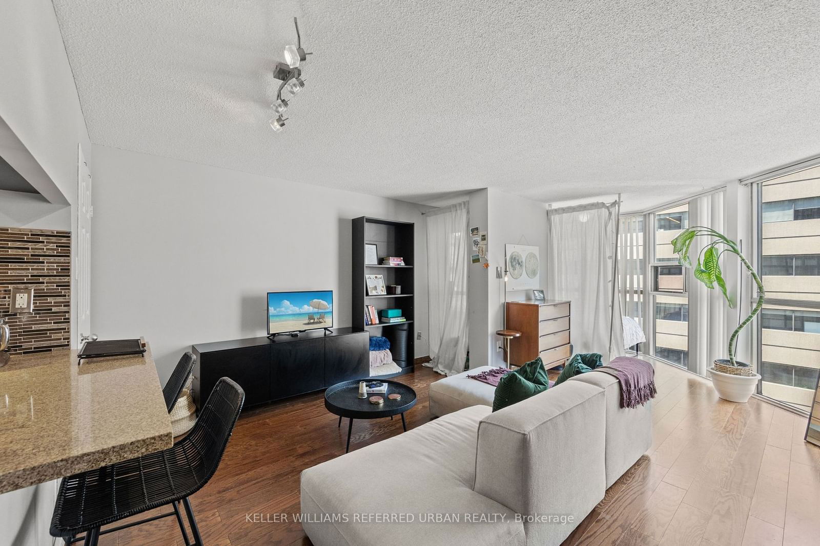 705 King St W, unit 1006 for sale