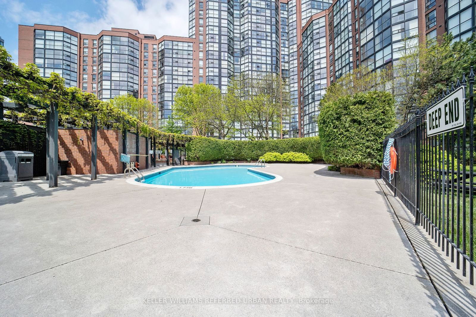 705 King St W, unit 1006 for sale