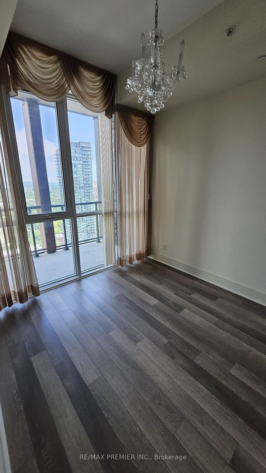 32 Davenport Rd, unit 2705 for rent - image #5