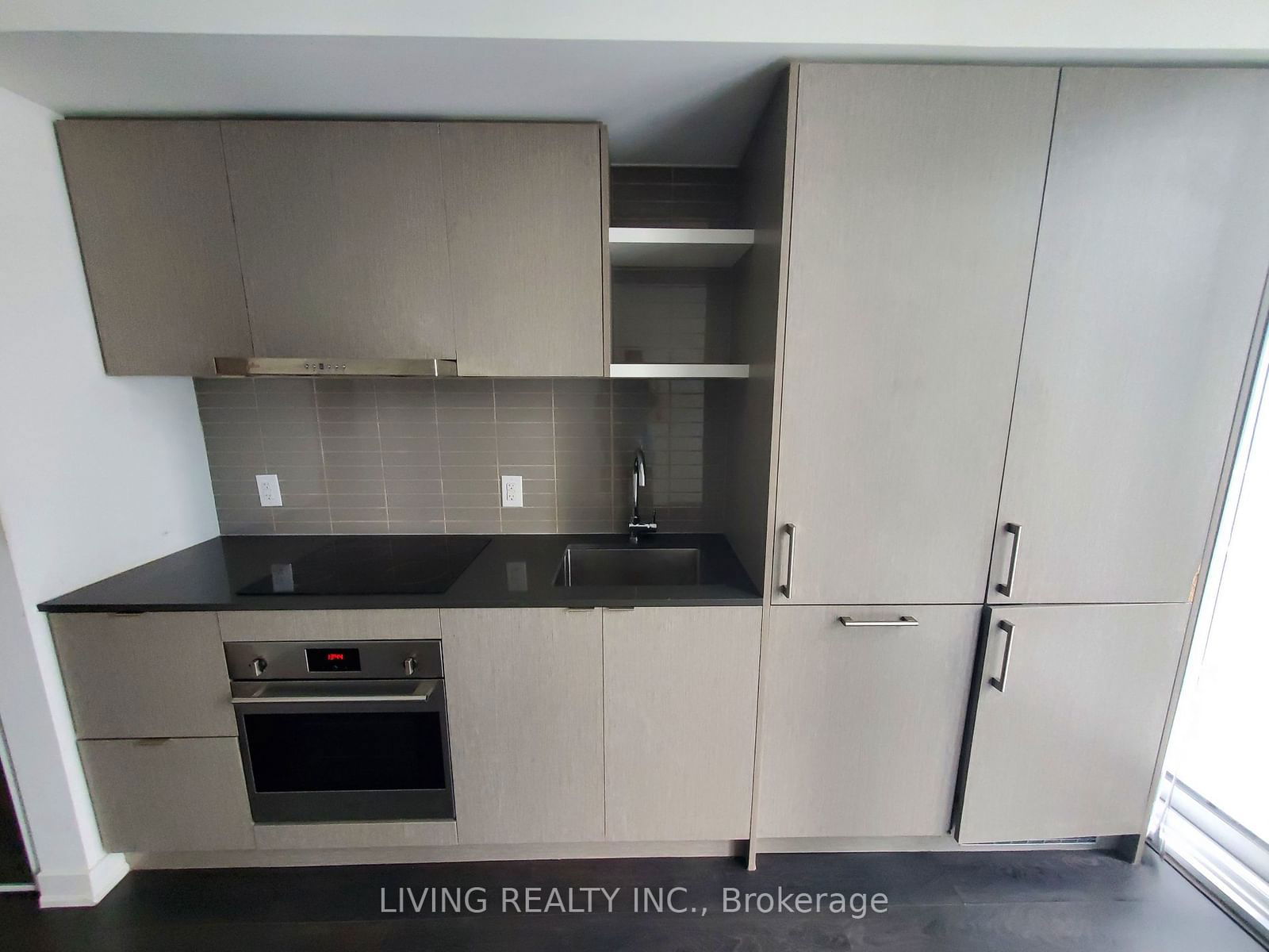 100 Harbour St, unit 2811 for rent