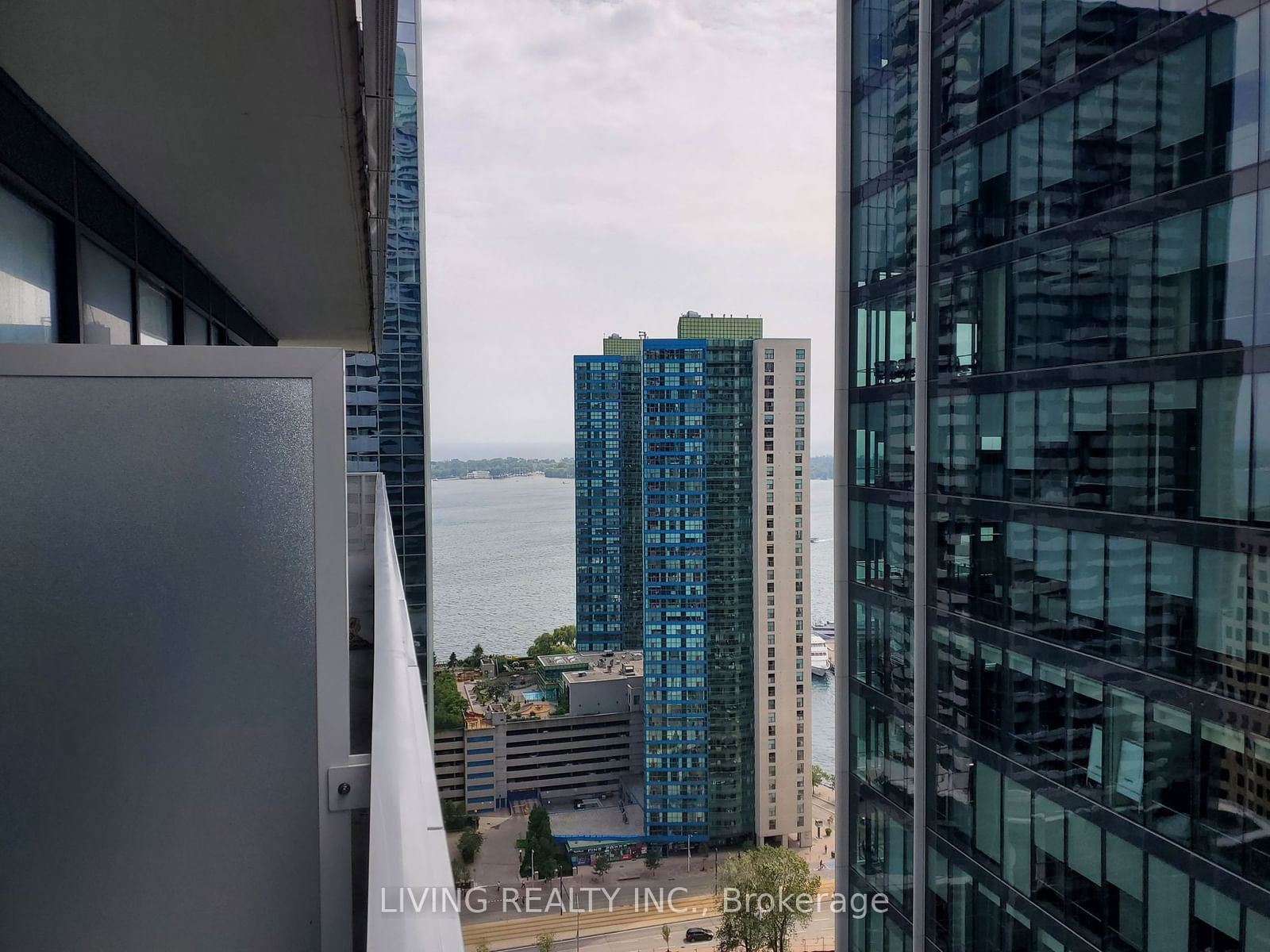 100 Harbour St, unit 2811 for rent