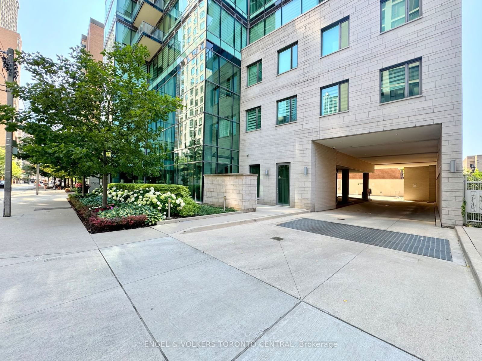 77 Charles St W, unit 802 for sale - image #4