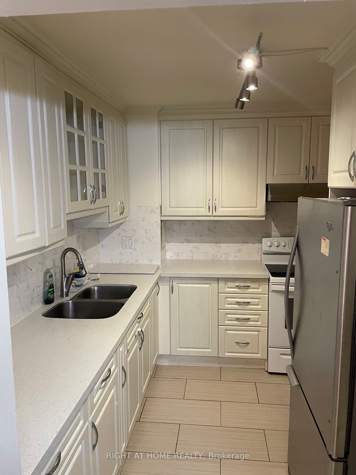 100 Leeward Glwy, unit 1911 for rent - image #4