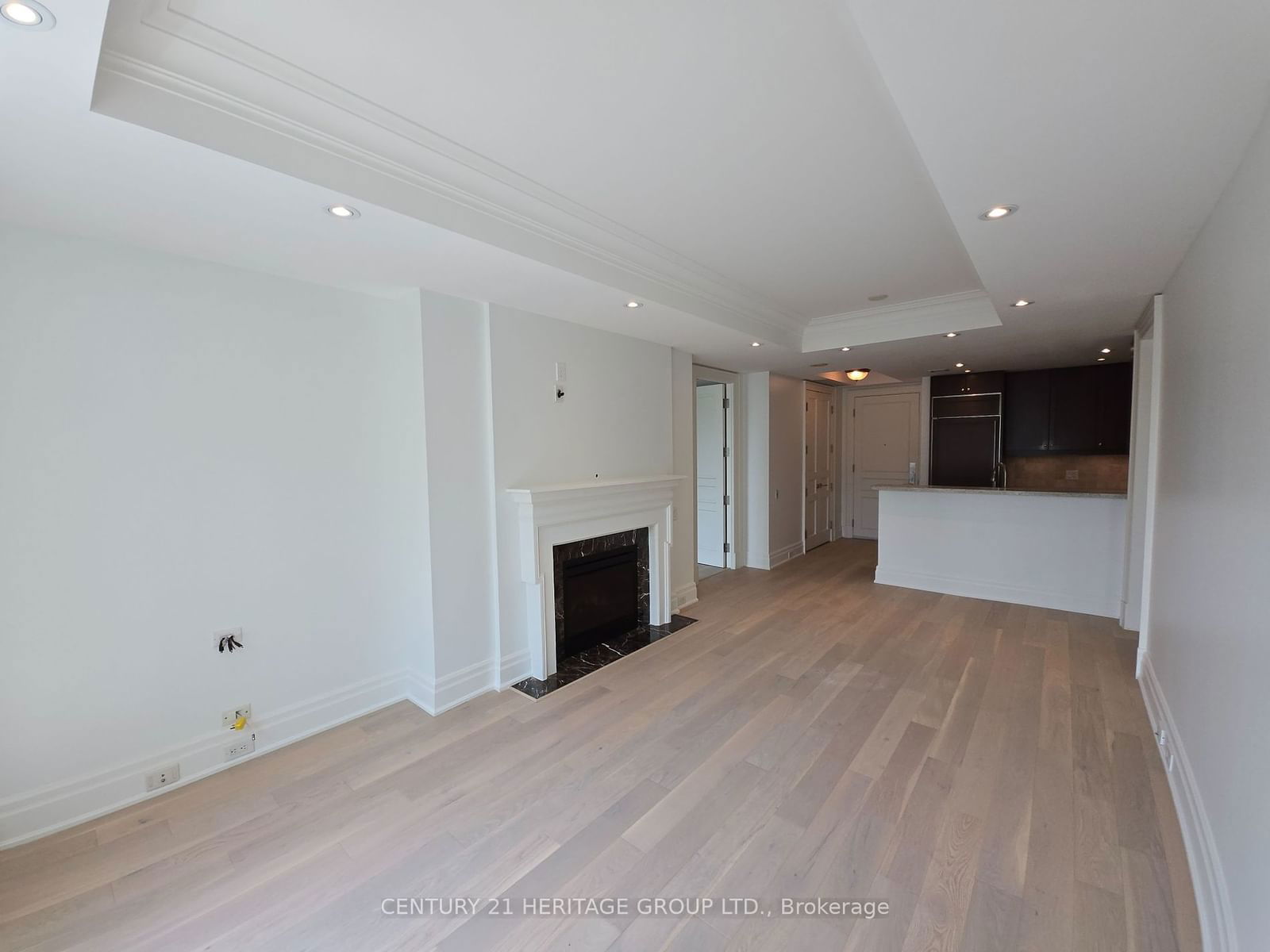 155 St Clair Ave W, unit 407 for rent