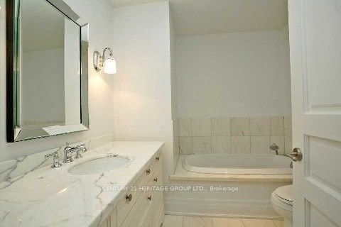 155 St Clair Ave W, unit 407 for rent