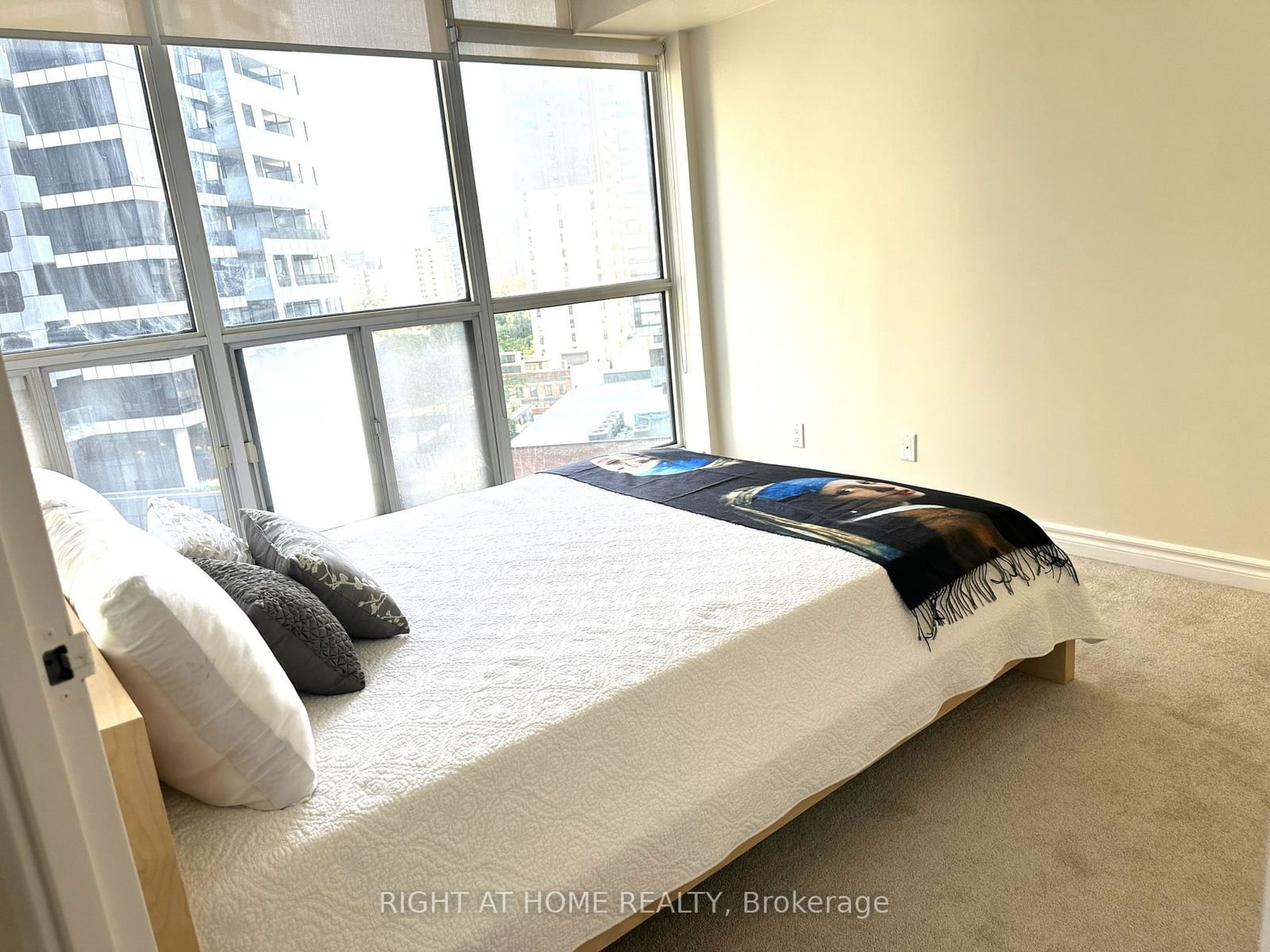 24 Wellesley St W, unit 1107 for rent - image #2