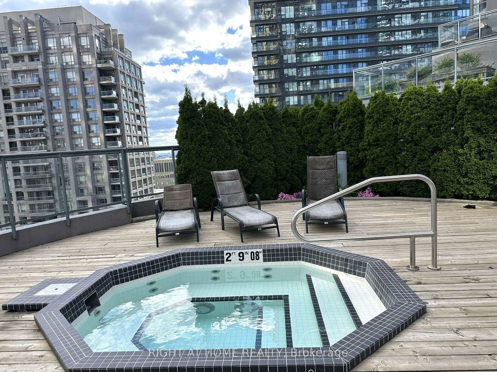 24 Wellesley St W, unit 1107 for rent