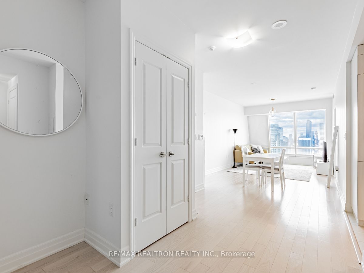 8 The Esplanade, unit 5205 for rent