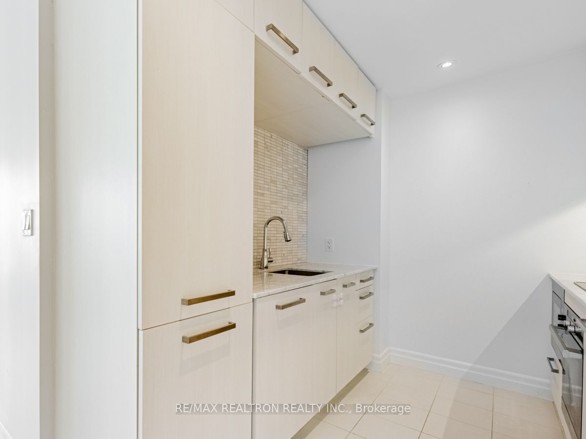 8 The Esplanade, unit 5205 for rent