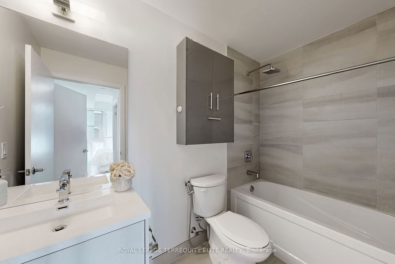 188 Fairview Mall Dr, unit 211 for sale - image #19