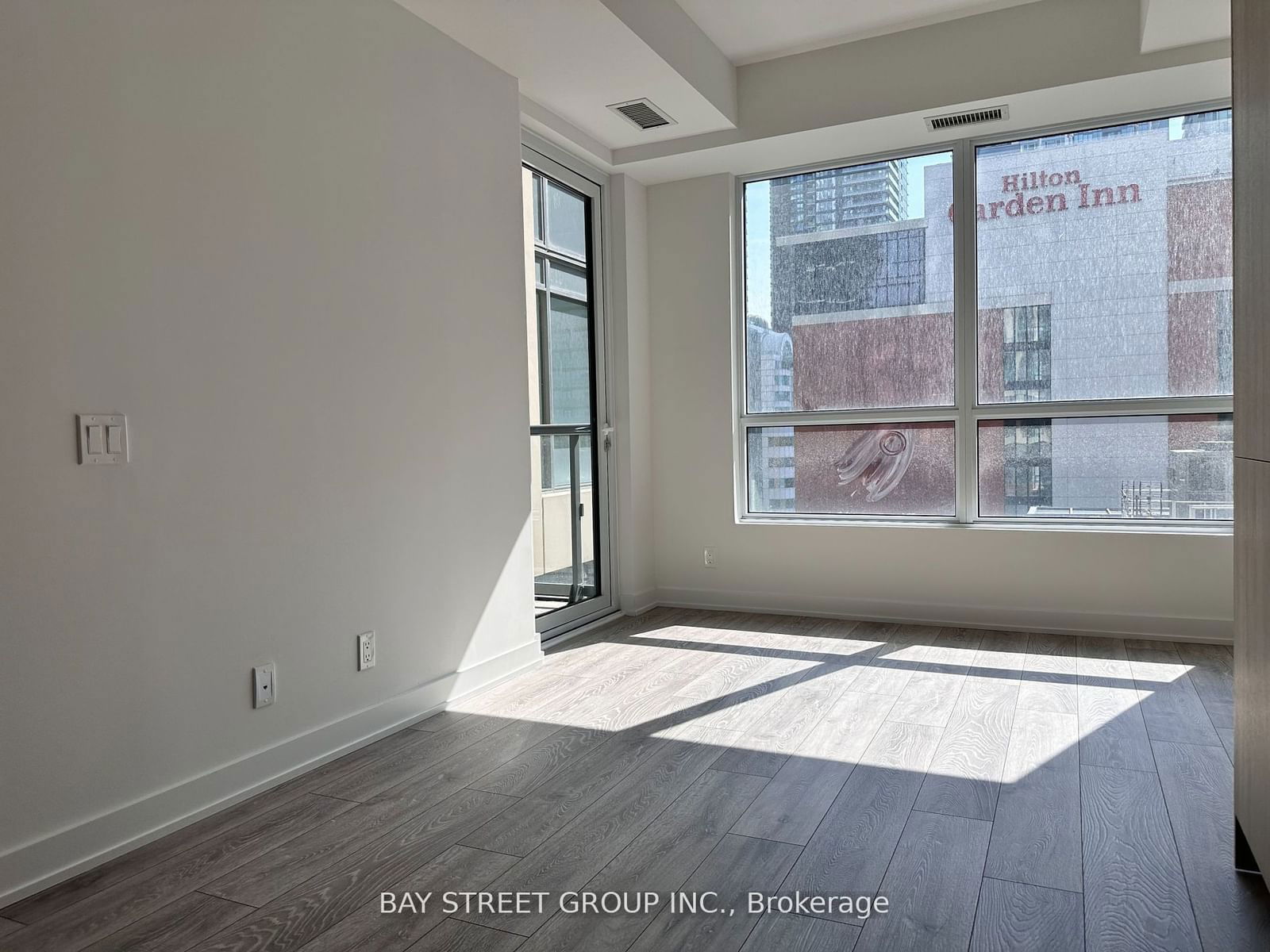 108 Peter St, unit 1008 for rent - image #2